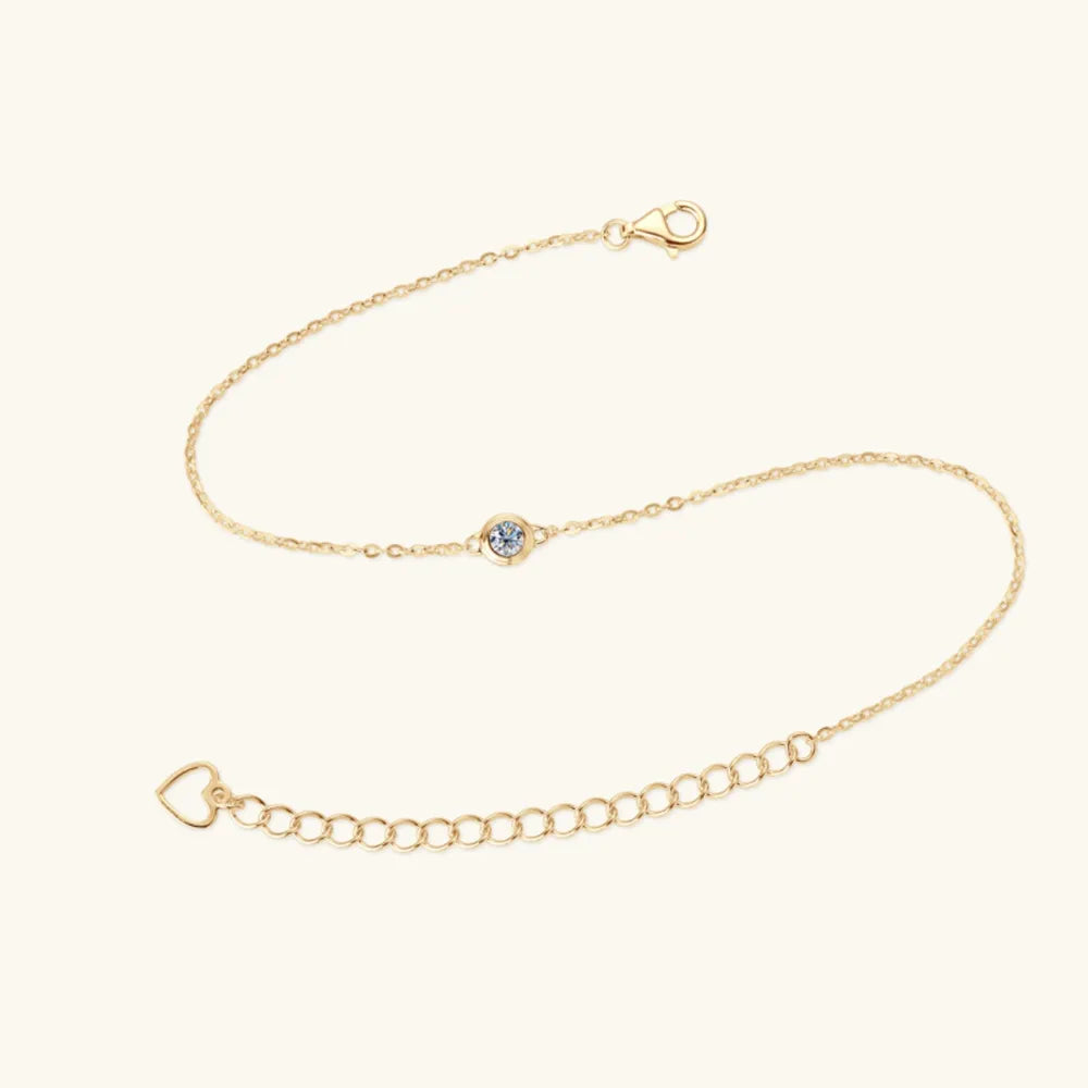 Silver bracelet with moissanite
