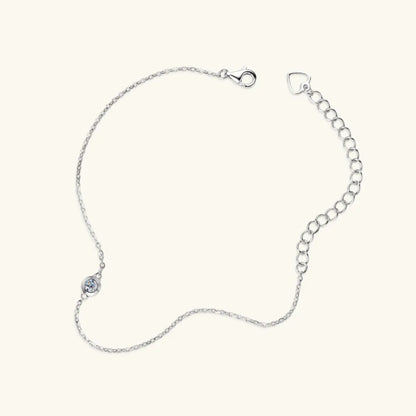 Silver bracelet with moissanite