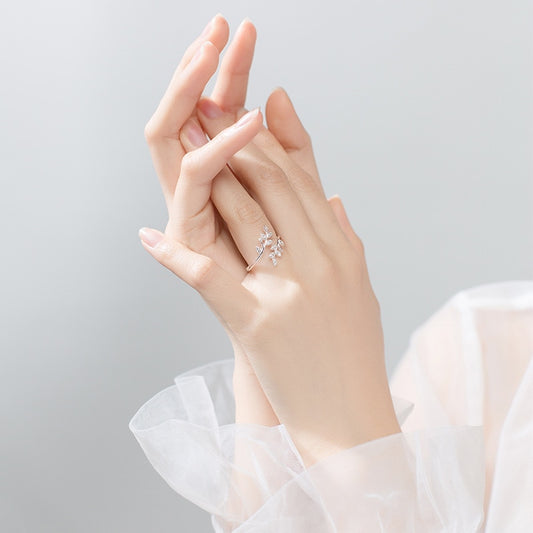 Women's adjustable leaf ring