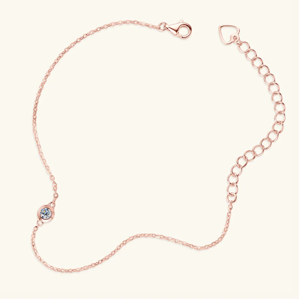 Silver bracelet with moissanite