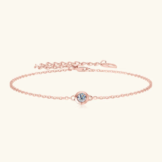 Silver bracelet with moissanite